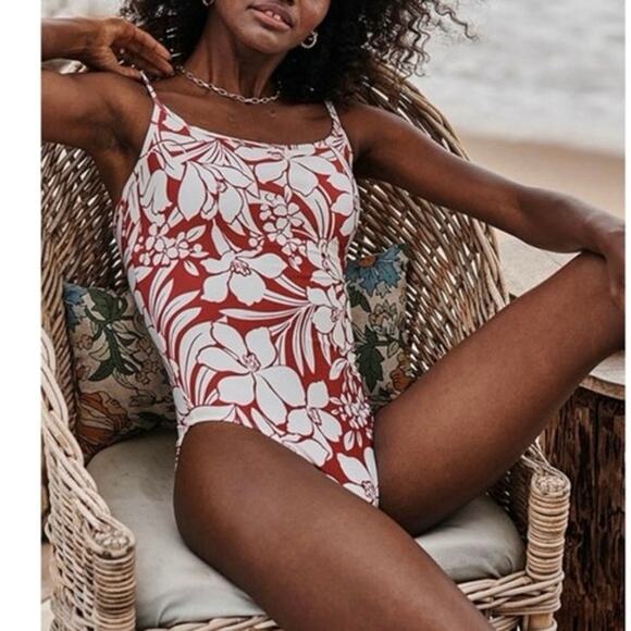 Summersalt The Classic One Piece in Destination
Botanical - Picture 1 of 4